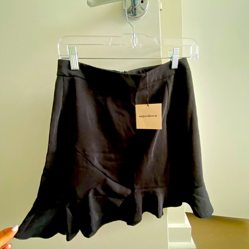 Superdown ruffle mini skirt - size s.